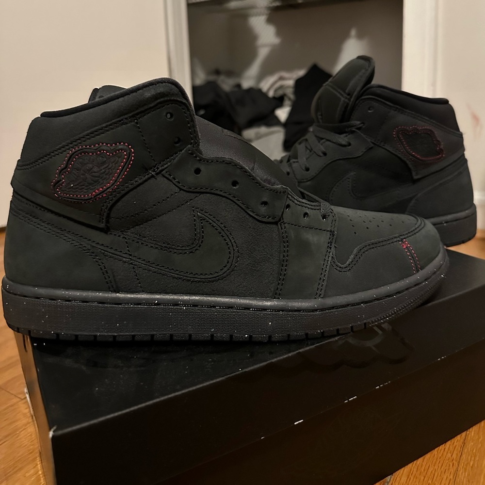 Nike Air Jordan 1 SE craft dark smoke red black